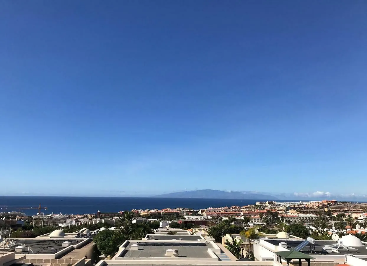 Beautiful Ocean-View Town House Villa Adeje Nyaraló